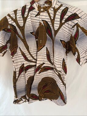 Short-Sleeve Casual Button-Down Shirt – White with Brown & Orange Leaf Print